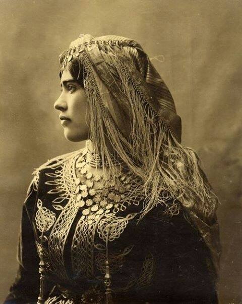 Una chica judía argelina de origen sefardí. 