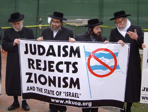 Judíos ortodoxos manifestando en contra de Sionismo